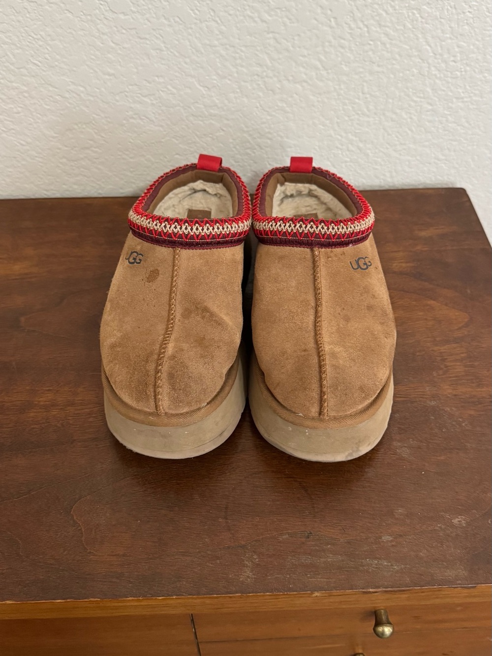 UGG Tasman (Tazz) Platform Mule with Red Trim - Picture 2 of 6